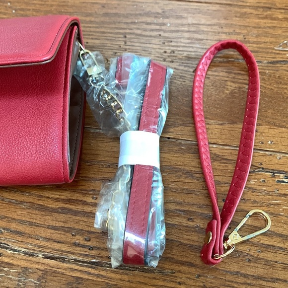 Alyssa Vegan Clutch Wallet Crossbody Bag Wristlet Red Gold Bow Adjustable NWT